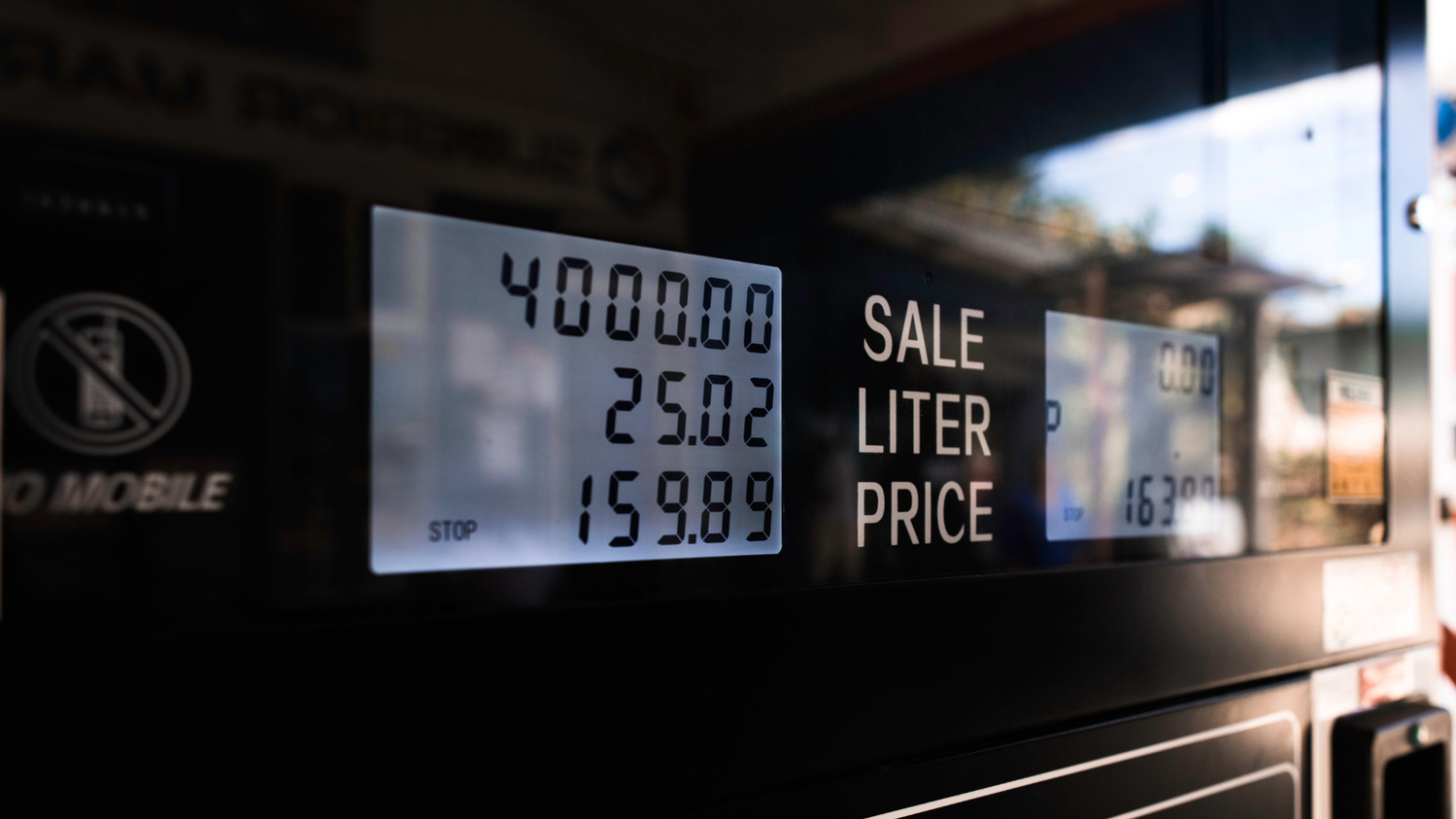 Highly porous materials for gaseous fuels storage