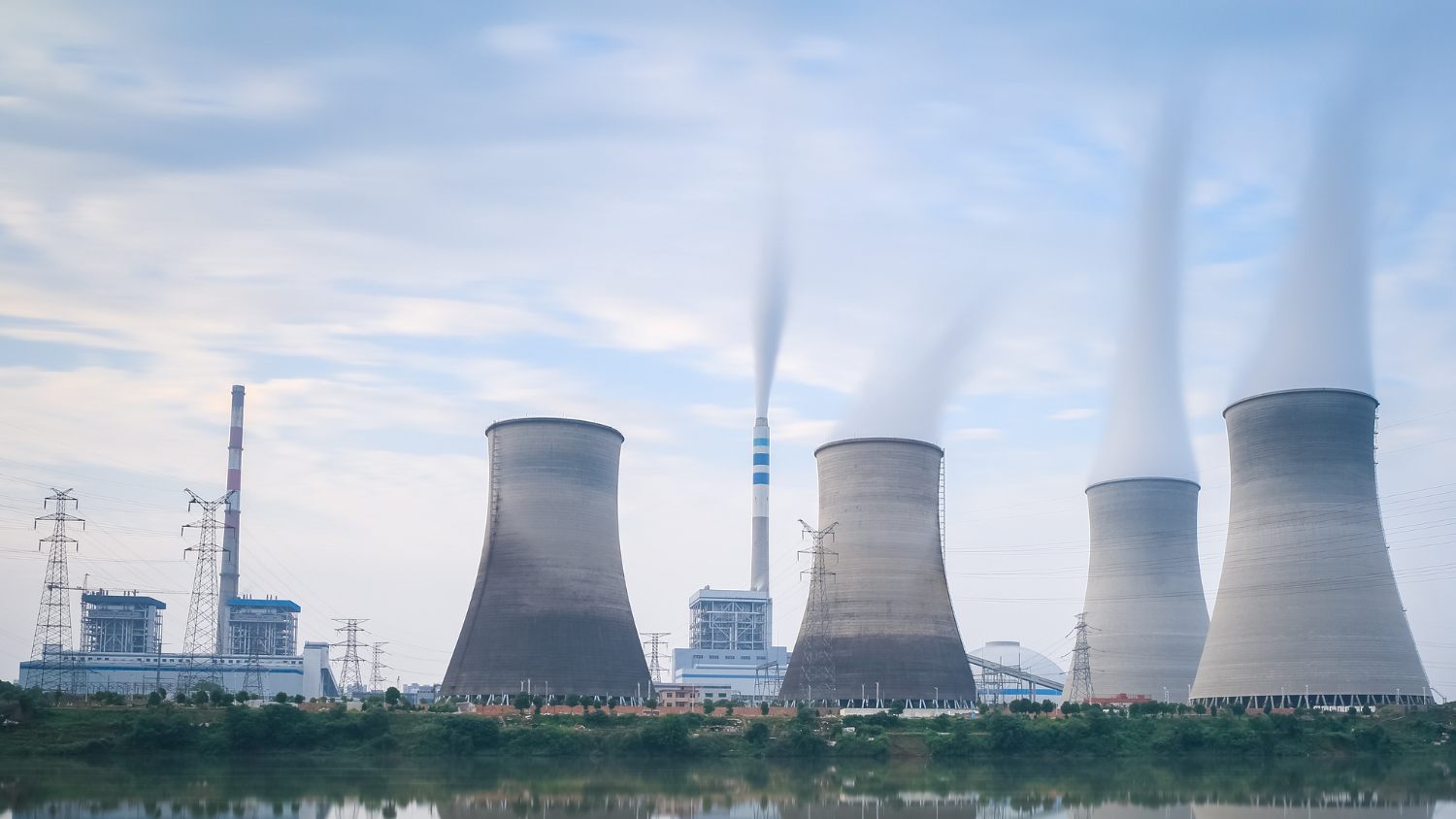 MOFs vs. other advanced materials for carbon capture